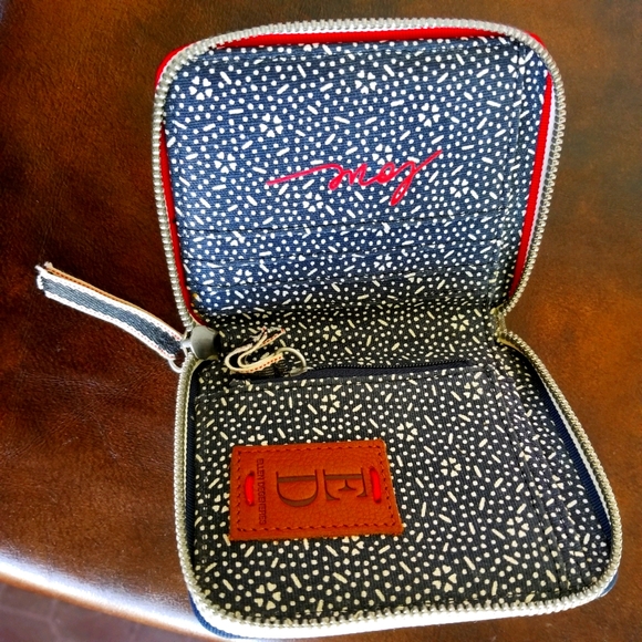 Ellen DeGeneres Camo Wallet - Picture 3 of 5